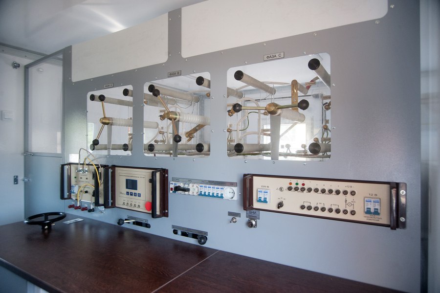 Laboratorio electrotécnico móvil en chasis de GAZ 33081 8